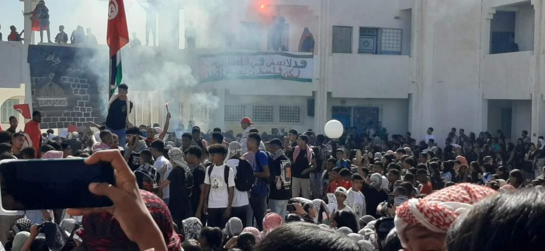 استجابة لجامعة الثانوي : تنظيم وقفات احتجاجية بساعتين بجميع المدارس الاعدادية والمعاهد الثانوية