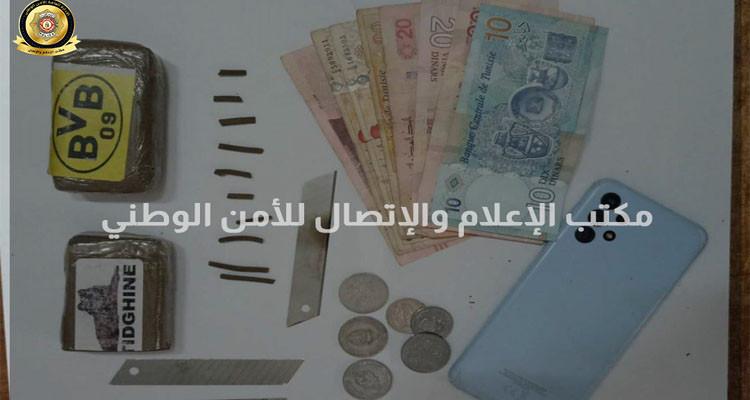 إيقاف مروّج مخدّرات بقفصة و حجز قرابة صفيحتين من القنب الهندي