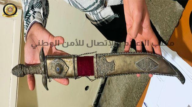 يُشتبه في كونه قطعة أثرية..القبض على شخص بحوزته خنجر بالعاصمة