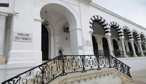 منظّمة الصّحة العالميّة تسند ميدالية جائزة مكافحة التّدخين لوزير التّعليم العالي
