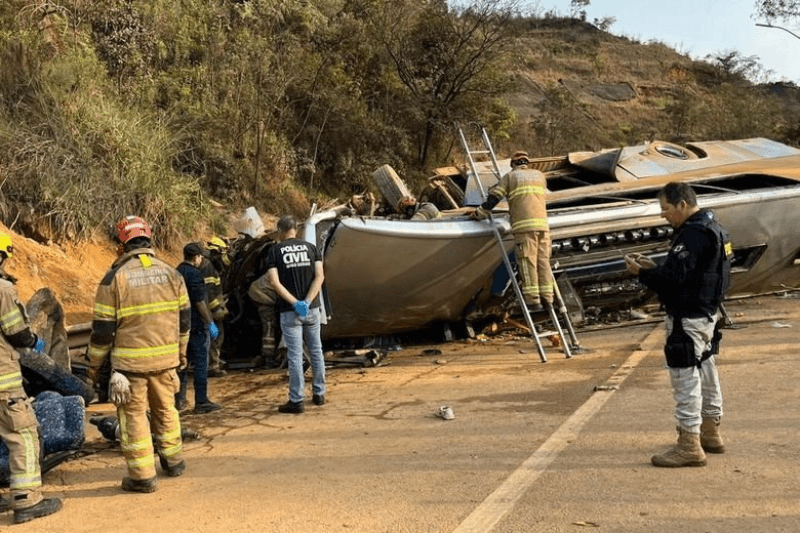 Accident de car Brésil: au moins 10 morts et 42 blessés