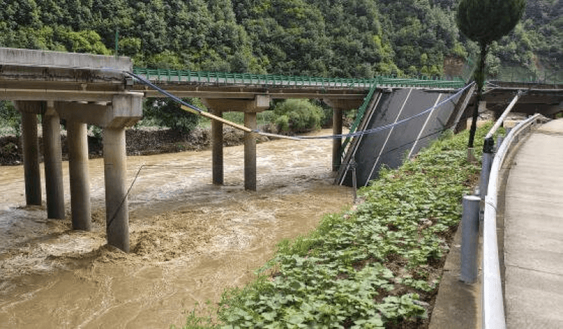 Effondrement d'un pont en Chine : 11 morts et plus de 30 disparus