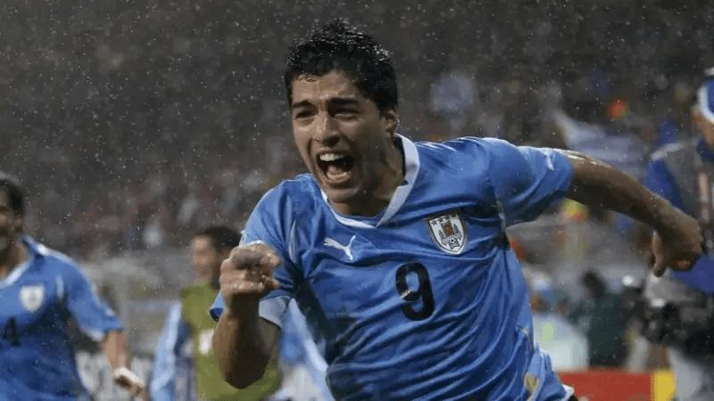 Foot: Luis Suarez prend sa retraite internationale