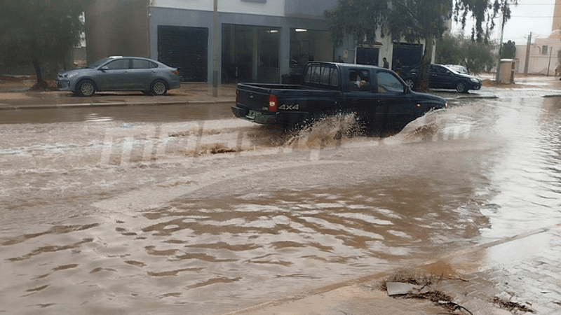 Tataouine: Les pluies bloquent la circulation