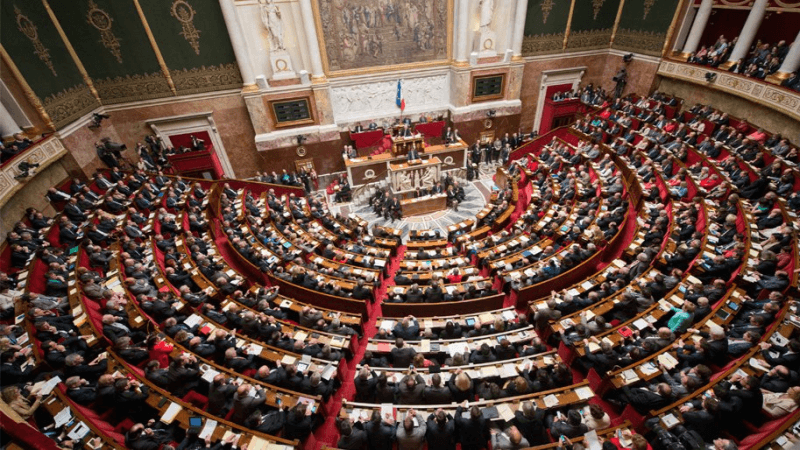 France: l'Assemblée rejette la motion de censure contre Barnier