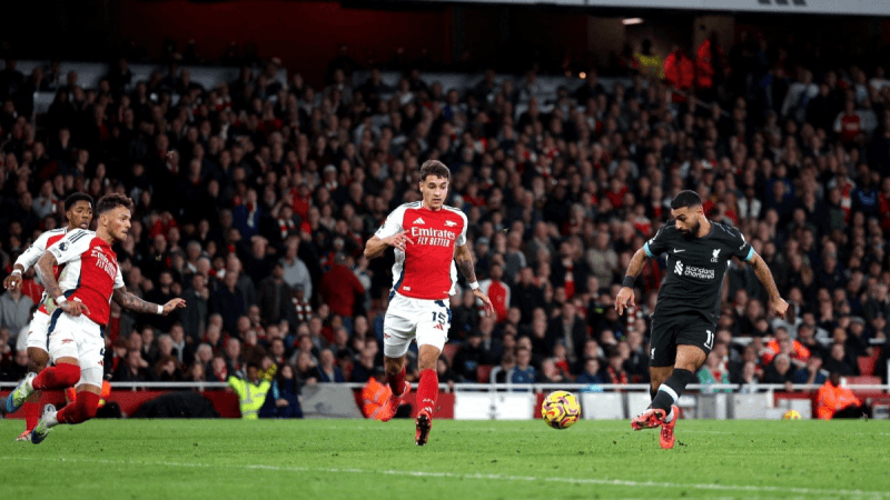 الدوري الانقليزي: أرسنال يتعادل أمام ليفربول ويمنح الصدارة للسيتي