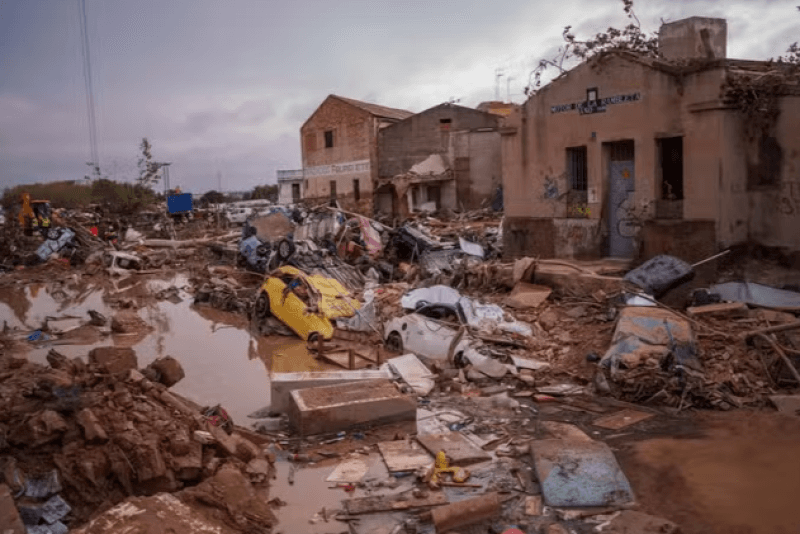 Inondations en Espagne: Valence, de nouveau en alerte rouge