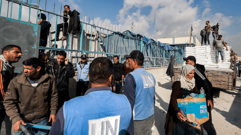 Gaza: L'Unrwa suspend la livraison d'aides humanitaires...