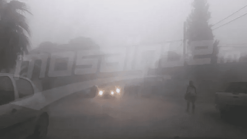 Brouillard épais : Visibilité réduite, soyez vigilants sur les routes!