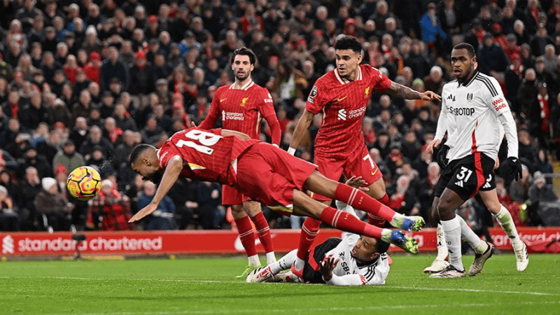 Premier League: Liverpool et Arsenal accrochés