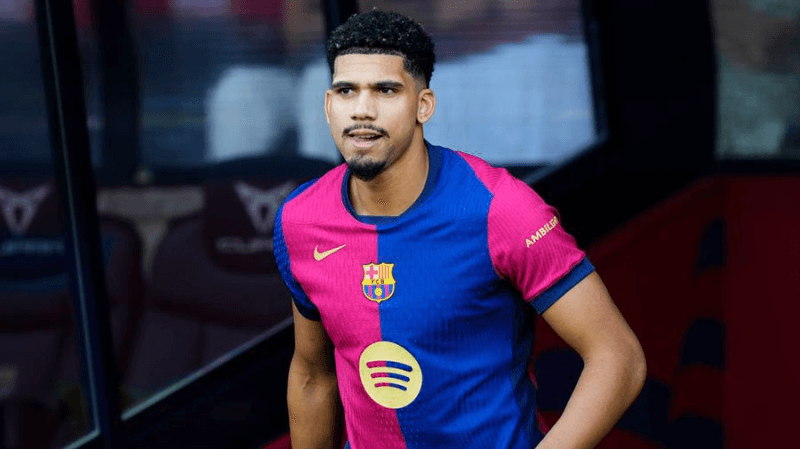 FC Barcelone: Ronald Araujo prolonge six ans