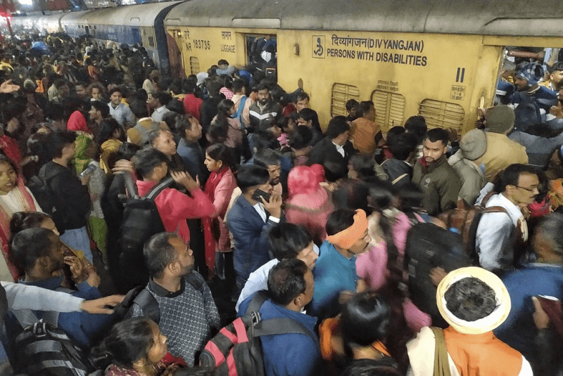 Inde: Bousculade mortelle dans une gare de New Delhi