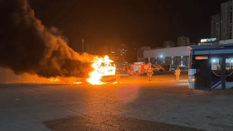 Israël : Des bus touchés par des explosions