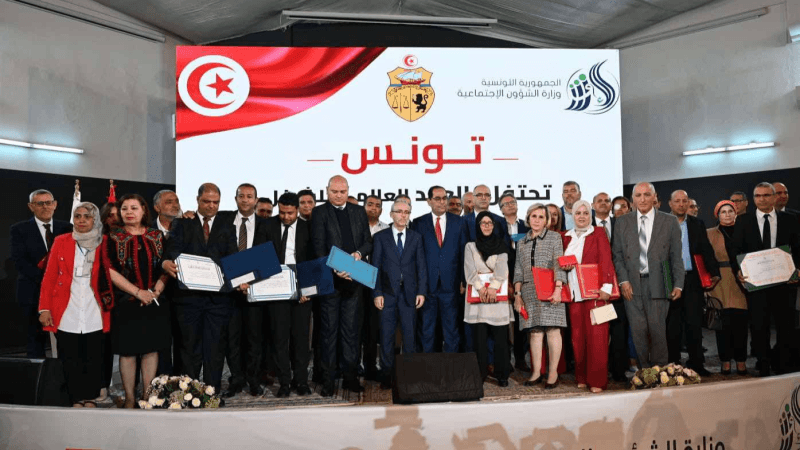 تكريم 40 عاملا وعاملة ومجمعا ومؤسسة اقتصادية في اليوم العالمي الشغل