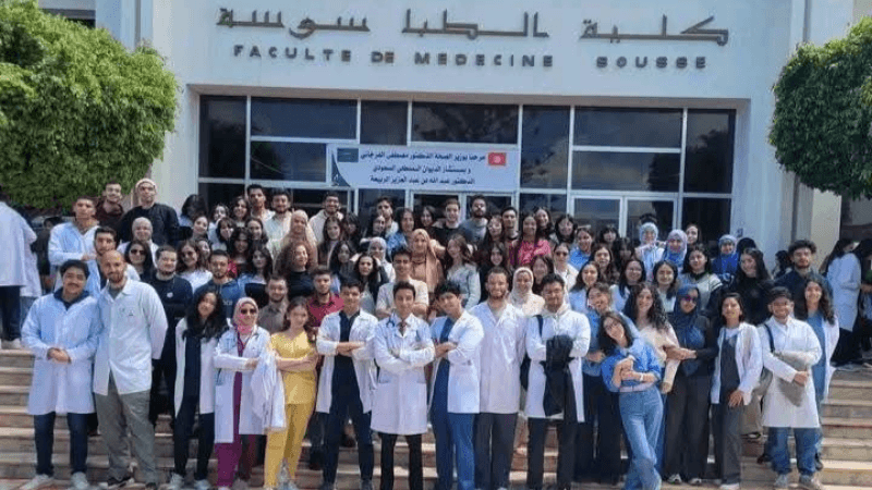 دراسات طبيّة باللغة الإنقليزية: تخرج أول دفعة للطلبة بكليّة الطب بسوسة