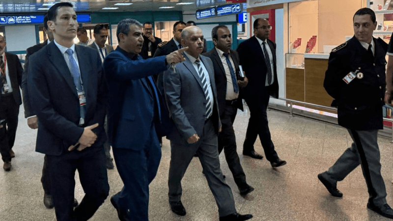 وزير النقل في مطار تونس قرطاج لتفقّد الاستعدادات لموسمي الحج والصيف
