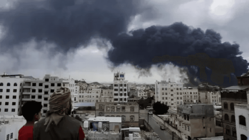 بعد القصف الإسرائيلي.. تعليق كل الرحلات في مطار صنعاء