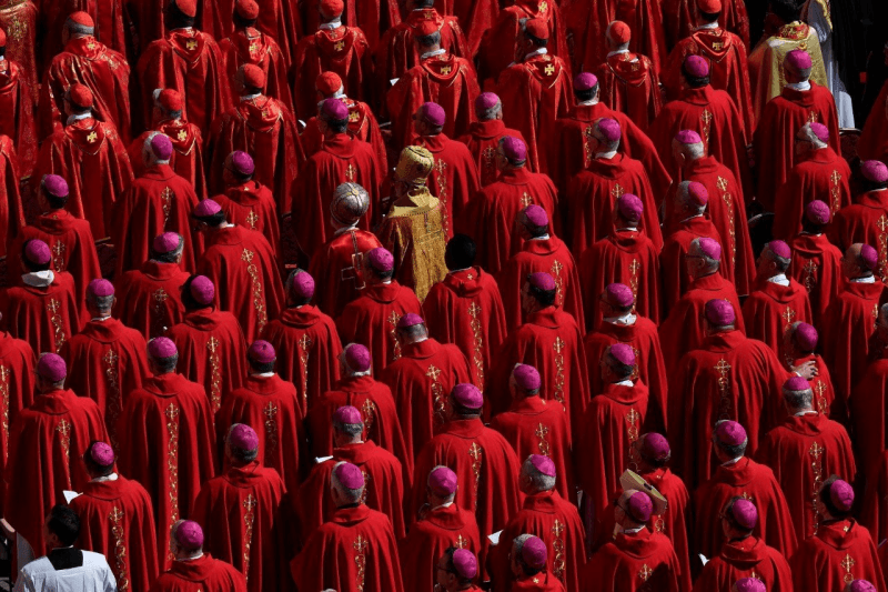 Vatican: Les Cardinaux électeurs isolés du monde...