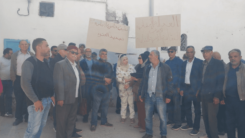 عدد من أصحاب المقاسم الفلاحية الدولية يحتجون أمام البرلمان
