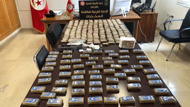 حيّ هلال: حجز 310 صفائح 'زطلة' و100 غرام كوكايين لدى زوجيْن