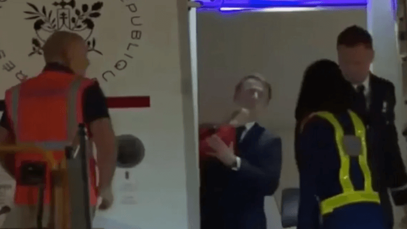 Macron dément toute dispute avec son épouse....