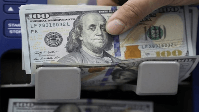 الدولار يقترب من أدنى مستوى في 6 أسابيع بسبب الحرب التجارية