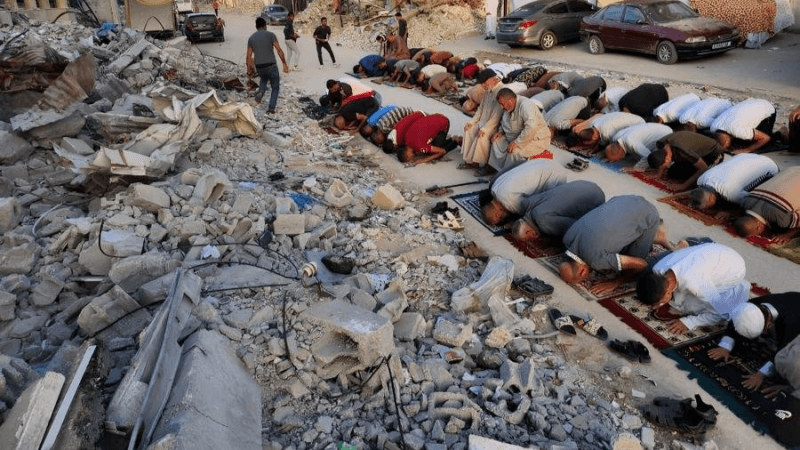 أصوات القصف تُرافق تكبيرات العيد في غزة