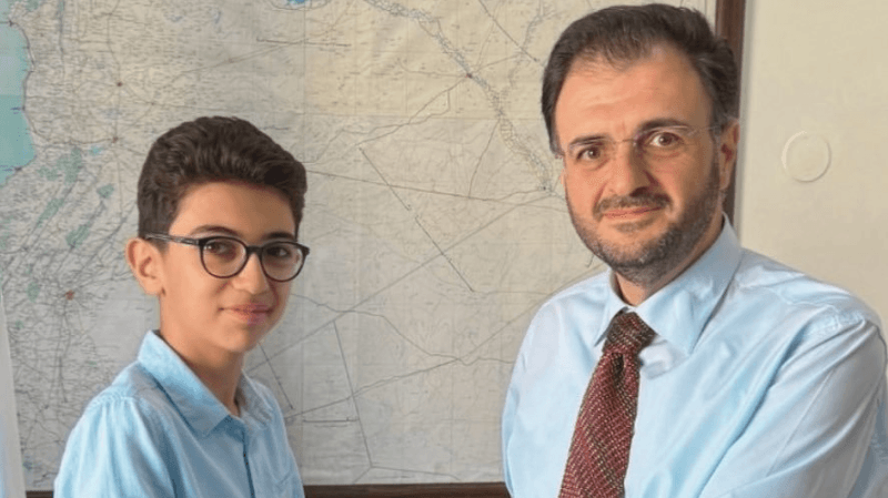وزير الاتصالات السوري يعيّن طفلاً كمتحدث رسمي باسم الوزارة