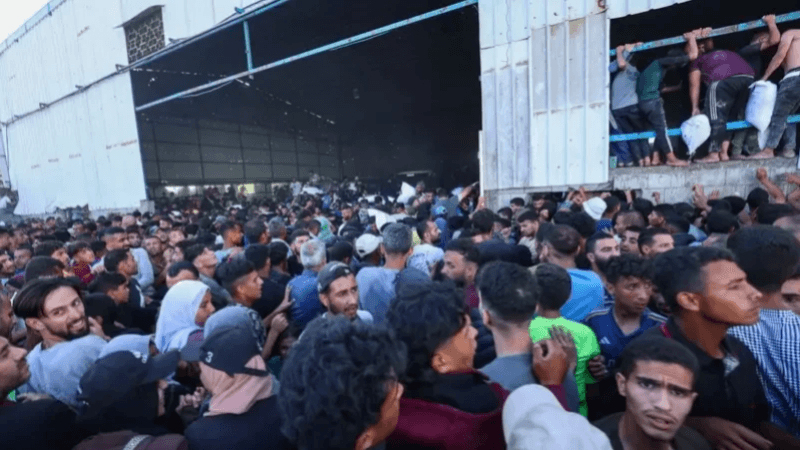 رصاص الاحتلال يستهدف منتظري المساعدات مجددا