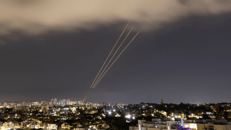 Tirs de missiles iraniens: Israël appelle sa population à se réfugier