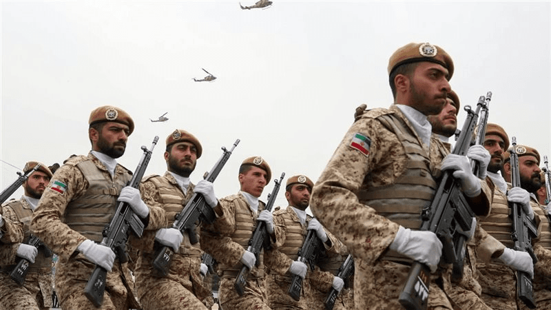 كبار القادة العسكريين في إيران: الحرب ستتوسّع والضربات ستكون مؤلمة