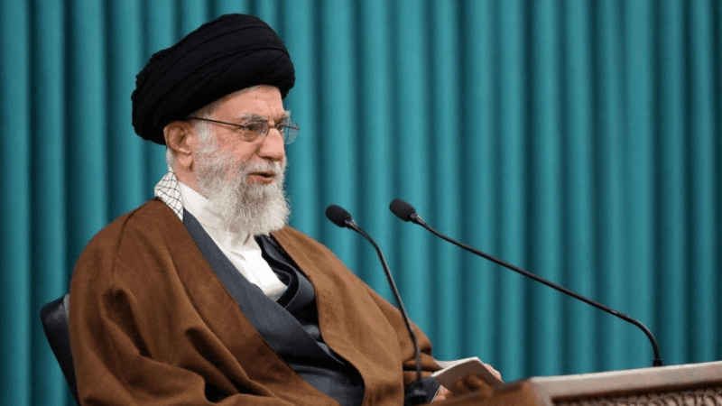 Khamenei: La nation iranienne 'ne se rendra jamais...'