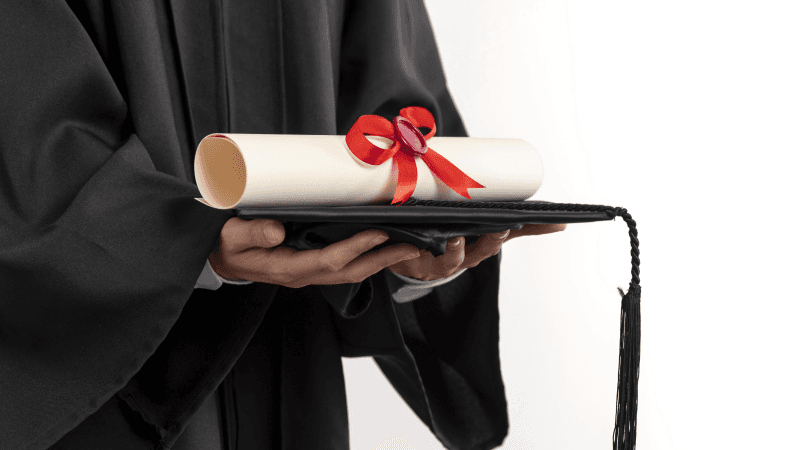أحدهما حاصل على أعلى معدل في الآداب..توأمان يتألقان في الباكالوريا