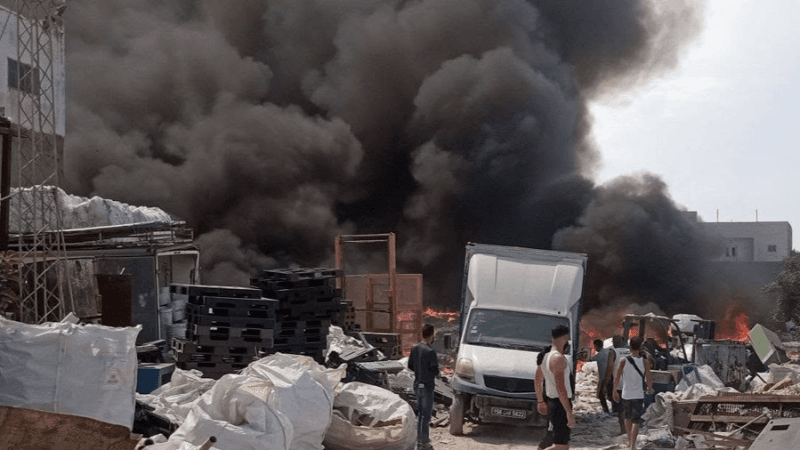 المنستير : تواصل عملية إخماد حريق في مصنع حفاظات ببوحجر