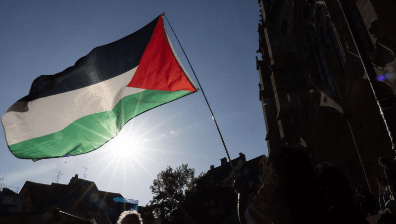 Paris reconnaît un État palestinien...les pays du Golfe se félicitent