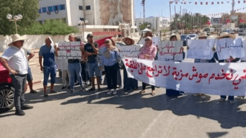 سيدي بوزيد: عدد من المعطلين عن العمل يحتجون ويطالبون بحقهم في التشغيل