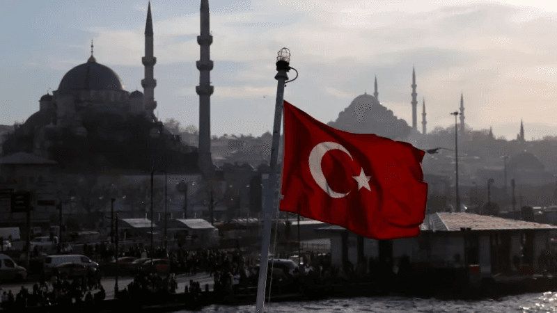 تركيا تعتقل رئيس بلدية في إسطنبول ضمن تحقيق فساد
