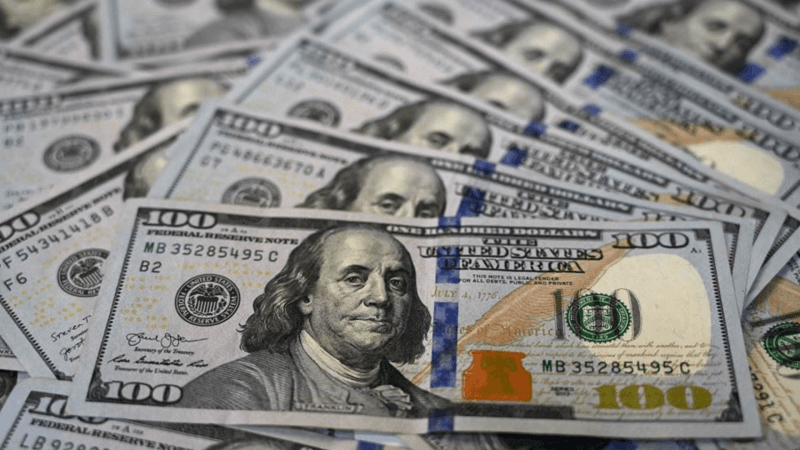 تراجع الدولار في ظل حذر المستثمرين بشأن أسعار الفائدة