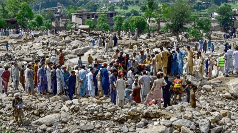 Pakistan: Le bilan des inondations passe à plus de 340 morts...