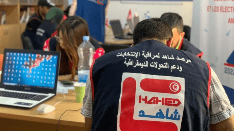 مرصد شاهد: ممثل مترشح يؤثر على الناخبين بدائرة دقاش