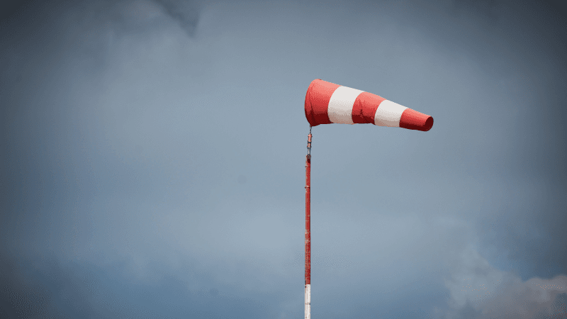 Vendredi : vents forts et orages locaux avec pluies éparses