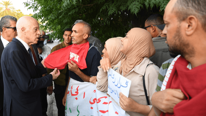 رئيس الدولة يزور الدكاترة المعتصمين ويتعهد بايجاد حلول تُنصفُهم