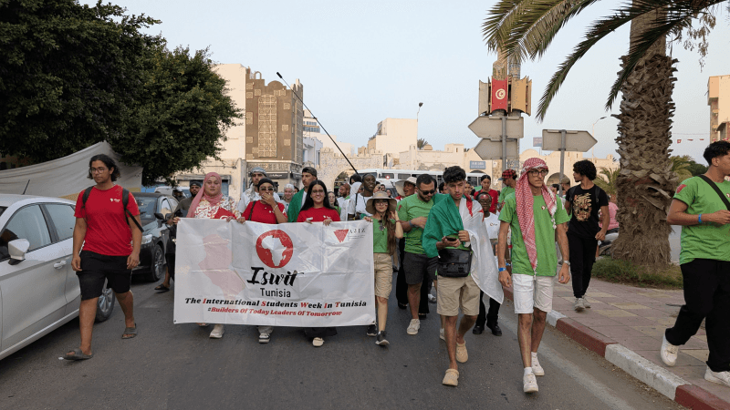 جرجيس: 80 طالبا من 20 دولة يشاركون في مسيرة السلام البيئية