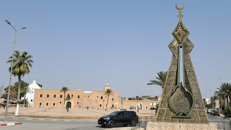 مقام سيدي الصحبي يتزين للاحتفال بذكرى المولد النبوي الشريف