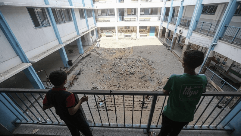 جيش الإحتلال يقتحم مدارس في الخليل ويحتجز عددا من المعلّمين