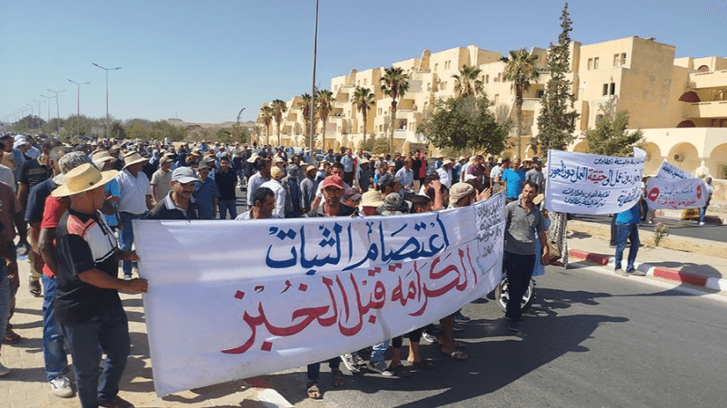 تطاوين: أعوان شركة البيئة يحتجون بسبب عدم صرف أجورهم