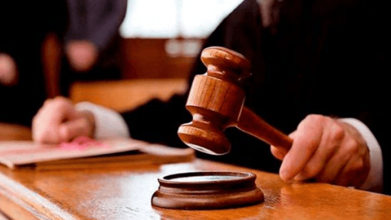 Mandat de dépôt contre un homme d'affaires
