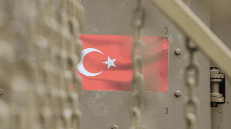 تركيا: قاصر يهاجم مركز شرطة ببندقية صيد ويقتل أمنيين