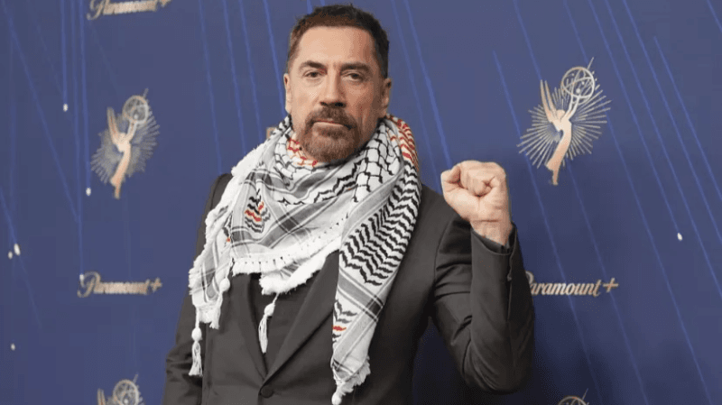 الكوفيّة وهتافات لفلسطين في حفل جوائز إيمي الـ77