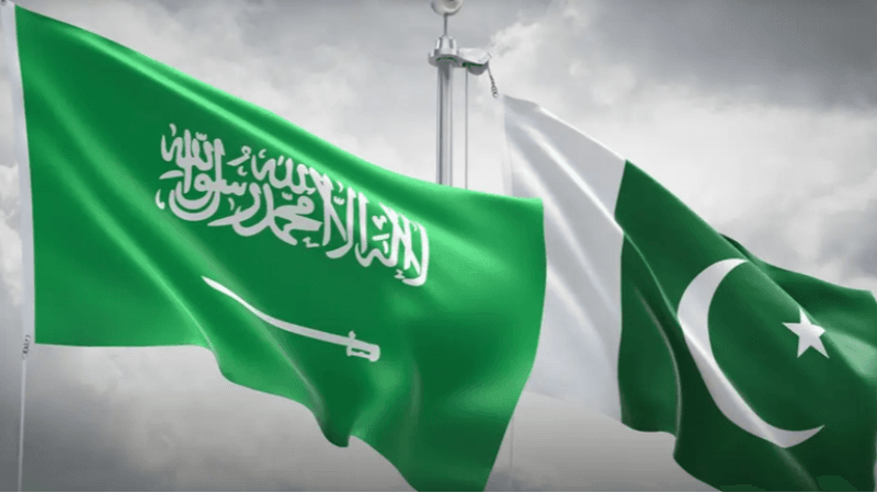 السعودية وباكستان توقعان اتفاقية دفاع مشترك